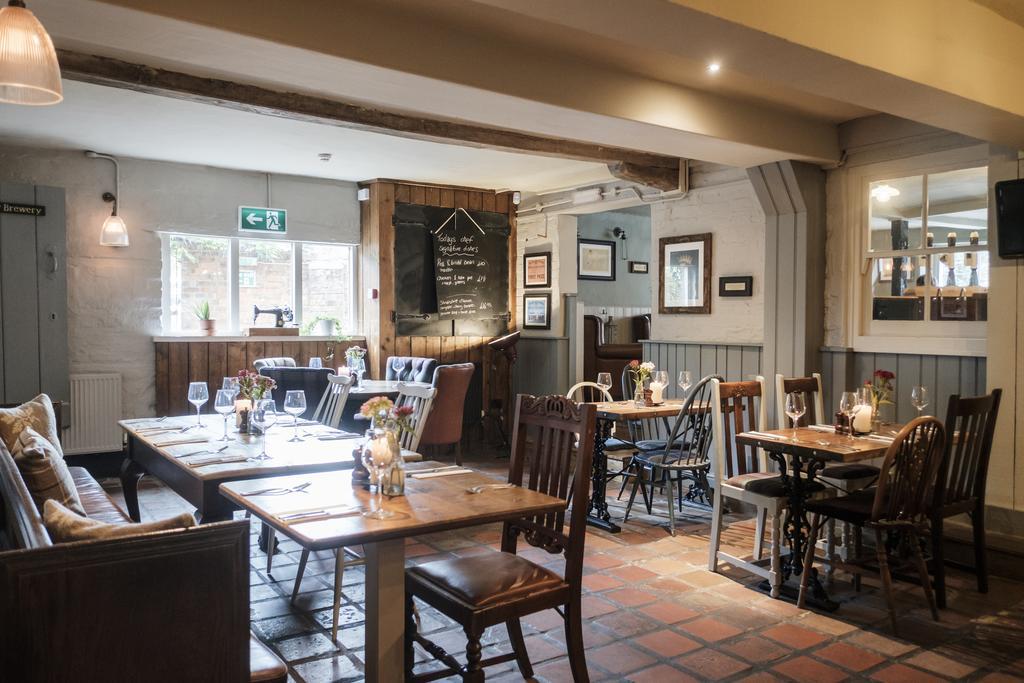 Hinds Head Aldermaston Exterior foto