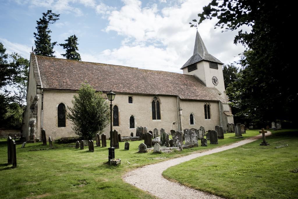Hinds Head Aldermaston Exterior foto
